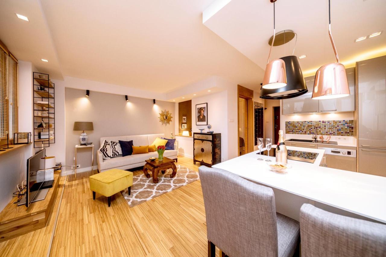 Golden Apartment With Air Condition By Your Freedom Warszawa Eksteriør billede